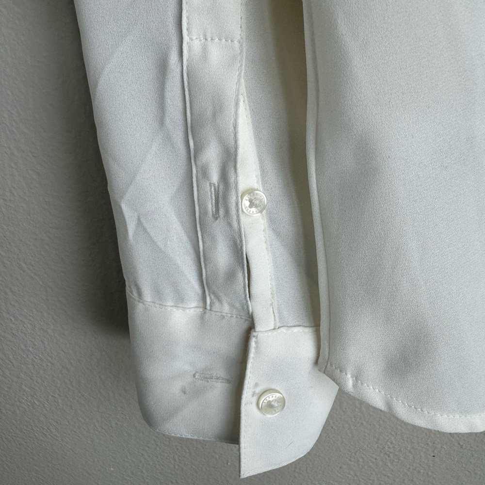 Express button down - Picture 3 of 6
